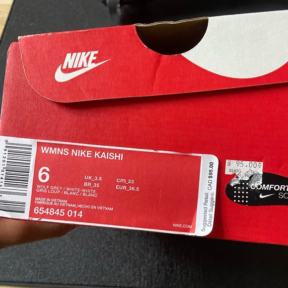 Nike shoes - Picture 5 of 5